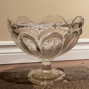 Bol sur pied en verre élégant / Elegant Clear Glass Pedestal Bowl